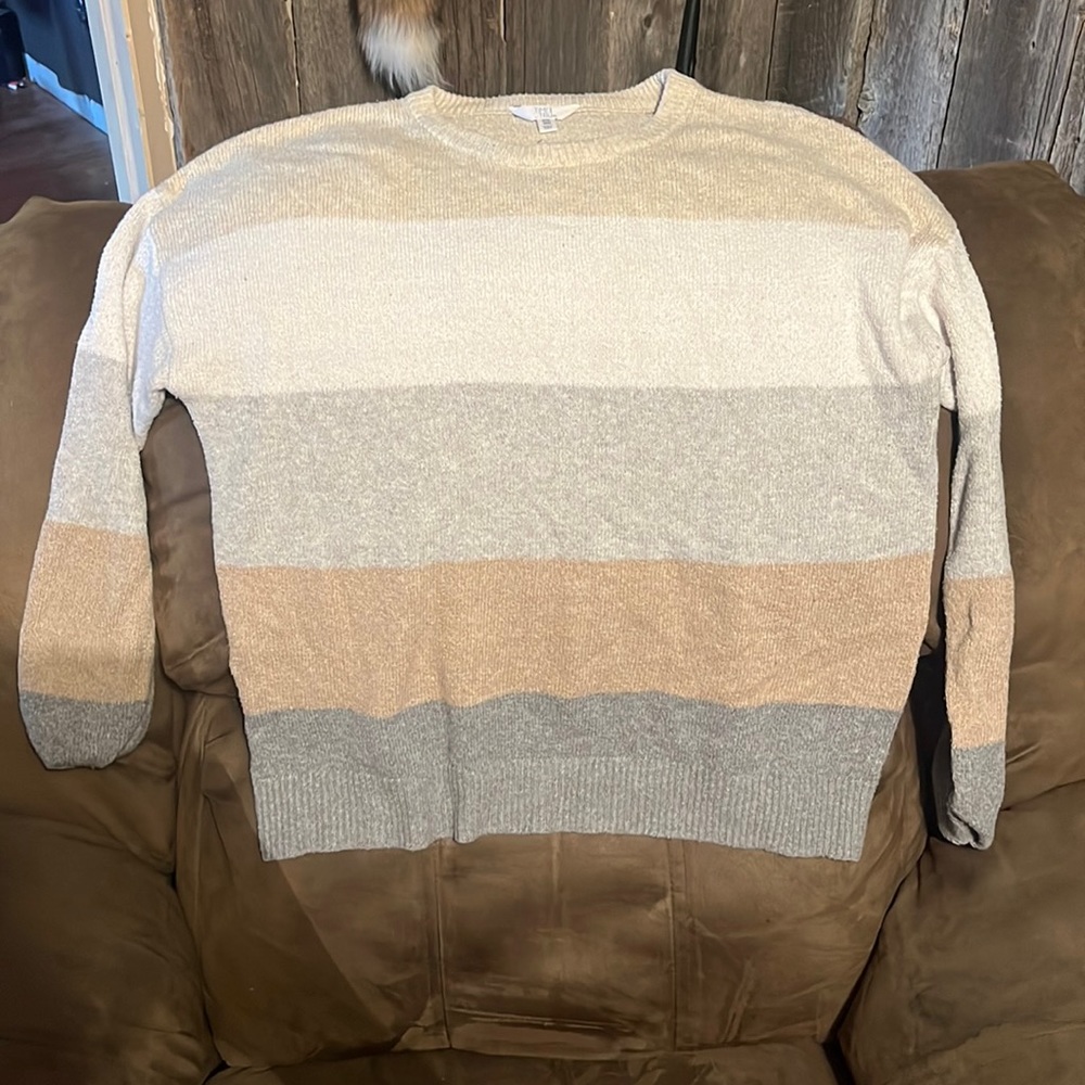 Ladies crew neck sweater